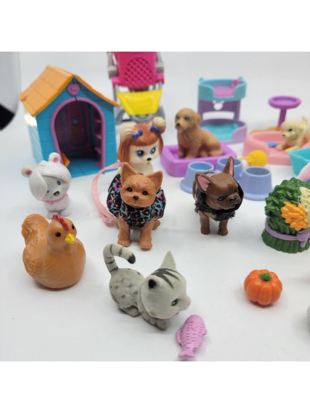 Barbie Dollhouse Mixed Lot of Playset Accessories - PETS & Animals 48 Pieces - Picture 6 of 9